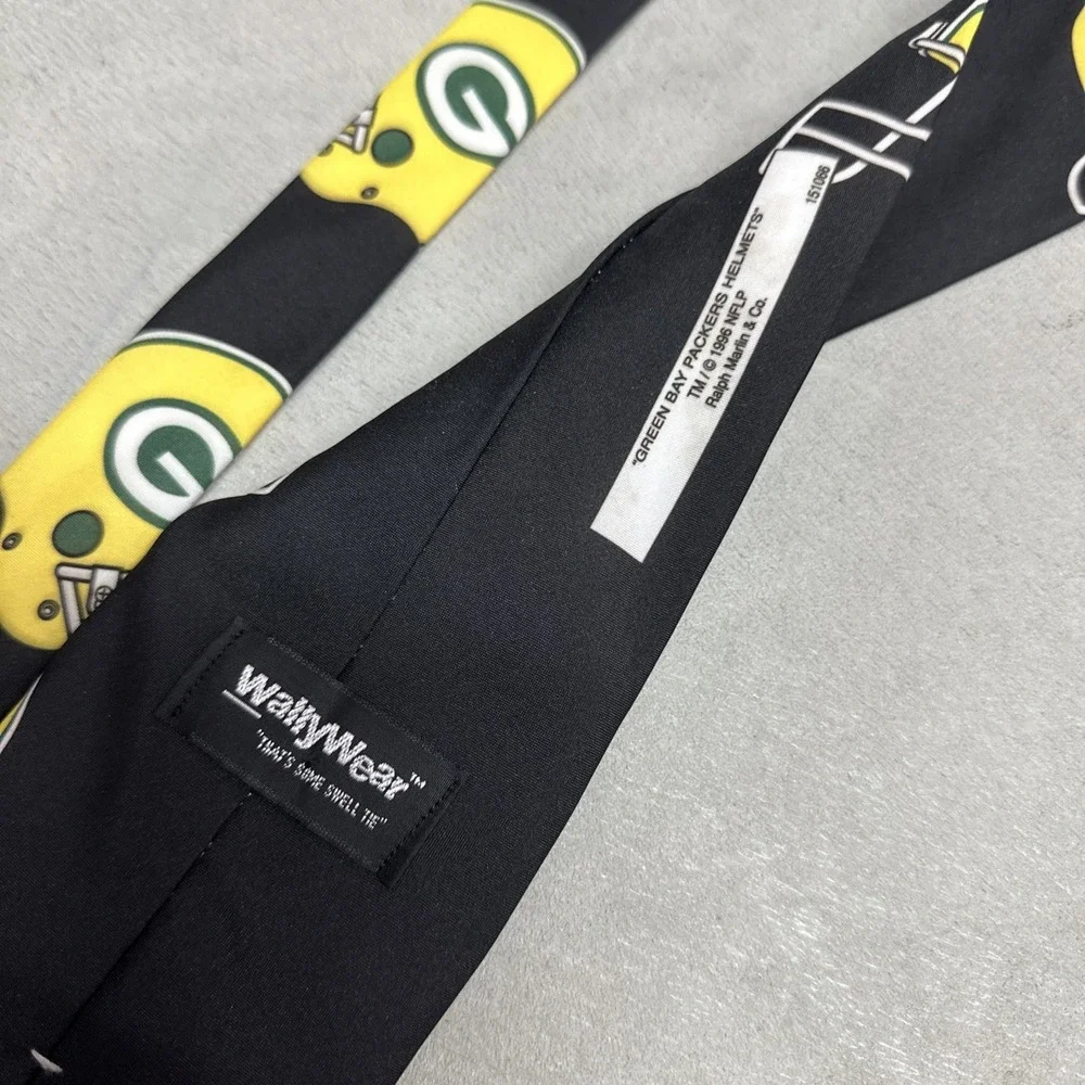 Vintage 1996 Green Bay Packers‎ Necktie - Green Bay Packers Helmets